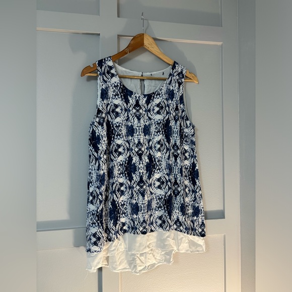 Tops - Blue and White Lightweight Top